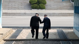 В Южна Корея близо 80% се доверяват на Ким Чен-ун