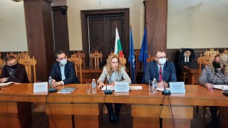 Туристическият бизнес в Бургас поиска от вицепремиера и министър на