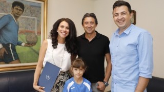 Футболният гранд Левски поднови своето сътрудничество с асоциация Докосни дъгата Клубът