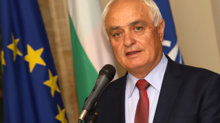 Прехвърлянето на парите за купуване на 8 те изтребителя Ф 16 е