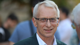Продължаваме промяната е много далеч от това да стане една