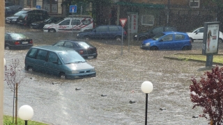 Порой, гръмотевици и градушка удариха Пловдив