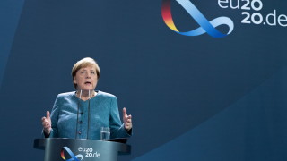 Германският канцлер Ангела Меркел настоя Москва да реагира на отравянето