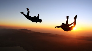 102 годишна жена постави рекорд най възрастният човек на планетата скочил