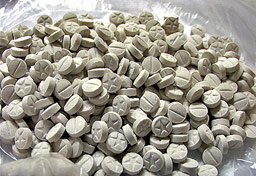 Над 700 таблетки амфетамин откриха при проверка на автомобил в Кърджали