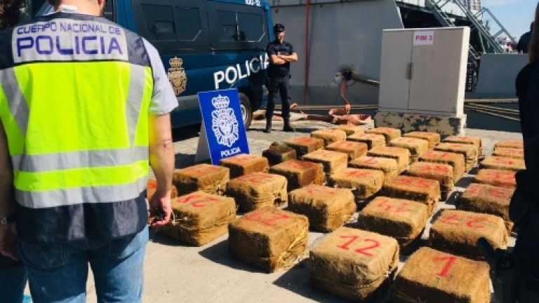 Полицията и митническите служби в Испания конфискуваха близо 9,5 тона