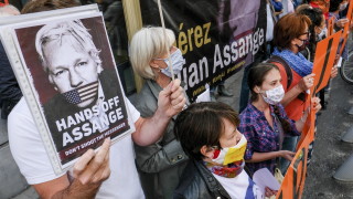 Джулиан Аасандж основателят на Уикилийкс който се бори срещу екстрадиране