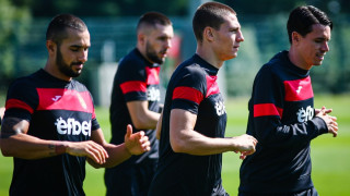 Двама играчи на българския национален отбор по футбол ще пропуснат