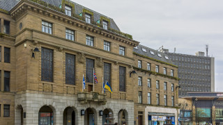 Партията на Фараж сваля украинските знамена от общините, които спечели