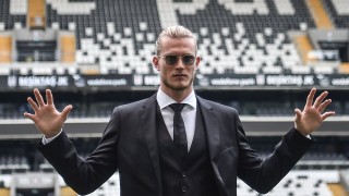 Резервният вратар на Нюкасъл Лорис Кариус е удължил договора си