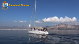 Италия хвана трима българи с яхта и 6 тона хашиш