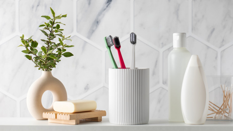 Четките за зъби не бива да са на открито