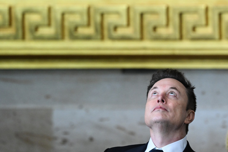 Илон мъск още веднъж е вперил взор в Космоса