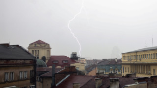 Буря се разрази в късния следобед в София Над столицата
