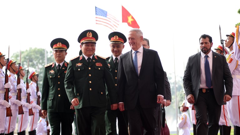 За първи път от 1975 г. САЩ изпращат самолетоносач във Виетнам ...