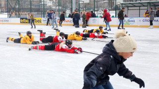 Столична община откри първата за сезона ледена пързалка на Спортна