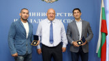  Министър Кралев връчи почетни медали на първенците по бразилско джу-джицу Николай Николов и Иво Евгениев 
