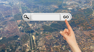 Приложението Google Maps има опцията Google Street View която позволява