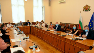 Министърът на транспорта Росен Желязков обсъди с бранша нови мерки