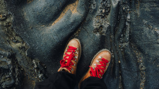 През 2023 г вулканично изригване принуждава 3700 жители да напуснат