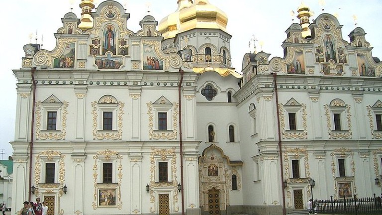 Всички свещеници от известната Киево-Печорска лавра, са заразени с новия