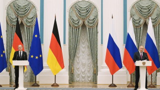 Германският канцлер Олаф Шолц призова във вторник руския президент Владимир