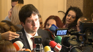 Шефът на митниците не е уволнен, опроверга Чобанов