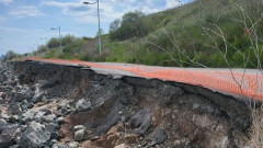 Община Бургас иска пари от МРРБ да укрепва алея в „Сарафово“ като свлачище