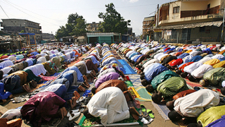 Стотици хиляди мюсюлмани хвърлиха камъни по дявола