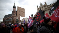 "Свободни хора, свободни медии": в Полша протестират срещу закона за медиите