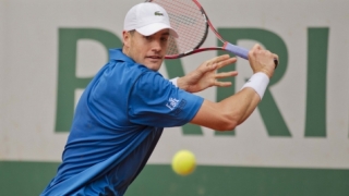 Джон Иснър спечели в неделя турнира на тревни кортове в