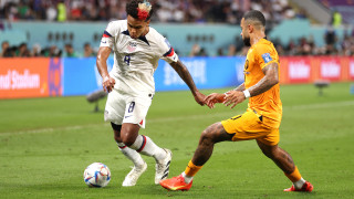 Полузащитникът на Ювентус и САЩ Уестън МакКени пристигна в