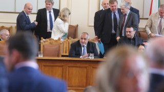 Премиерът Бойко Борисов и лидерът на БСП Корнелия Нинова сблъскаха