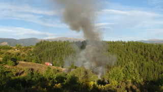 Военните от 61 ва механизирана бригада продължават да помагат при гасенето