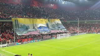 Албански фенове оформиха опашка на една от будките за билети в