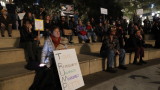 Десетки хиляди в САЩ искат разследването на Мълър да не бъде спирано 