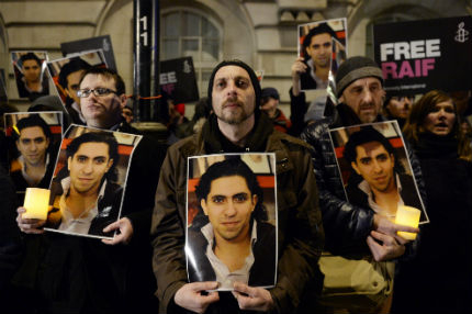 Саудитски блогър удостоен с наградата "Сахаров", осъдили го на 10 г. и 1000 удара с камшик