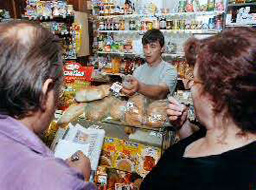 Данъчни проверяват търговски обекти в София