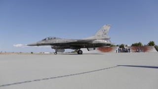 Гръцките военновъздушни сили получиха в сряда своя десети модернизиран изтребител