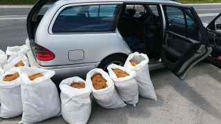 Откриха 220 кг незаконен тютюн в багажника на кола във Варна