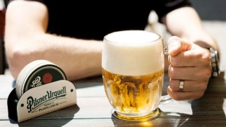 Една от най популярните марки чешка бира Pilsner Urquell е обект