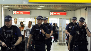 Евакуираха летище „Лутън” заради съмнителен пакет