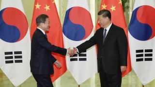 Японският премиер Шиндзо Абе и южнокорейският президент Мун Дже ин пристигнаха