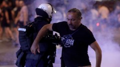 6 ранени полицаи и 56 арестувани при протестите в Сърбия тази нощ