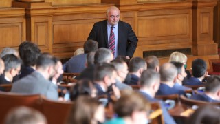 Депутатите от 45 ото Народно събрание решиха президентът Румен Радев след