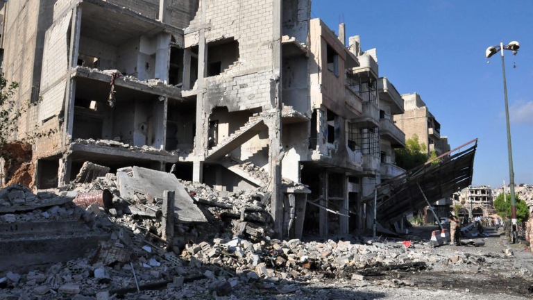 Сирийската армия масирано бомбардира бунтовниците в източната част на Дамаск