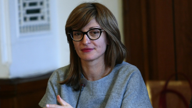 Да оставим съдиите и прокурорите сами да изберат членовете на ВСС, призовава Захариева