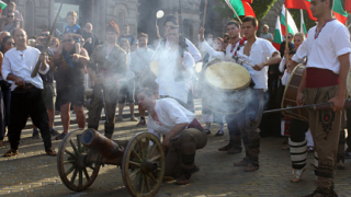 Черешово топче поведе 6-ия протестен ден в София 