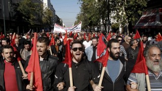 Заплатите в Гърция паднаха до нивото на пенсиите