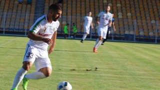 Треньорът на Нефтохимик Диян Петков няма да може да разчита